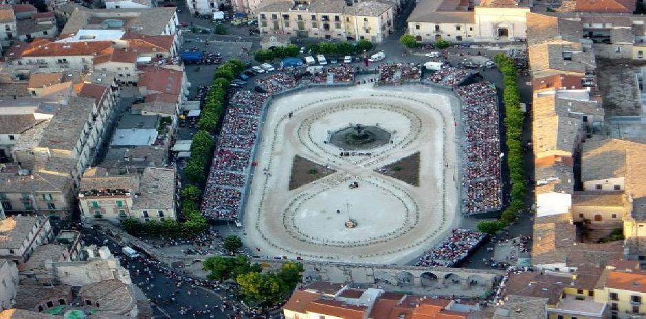 Dietro Piazza Maggiore Sulmona Extérieur photo