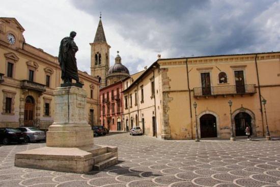 Dietro Piazza Maggiore Sulmona Extérieur photo